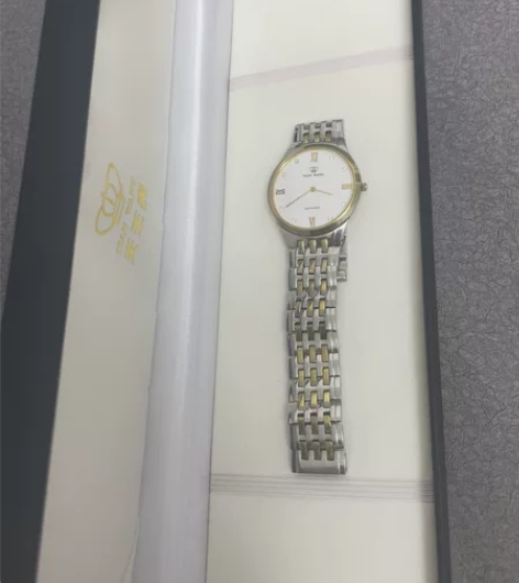 万达买的98新绝对正品闲置支持验货 感兴趣...