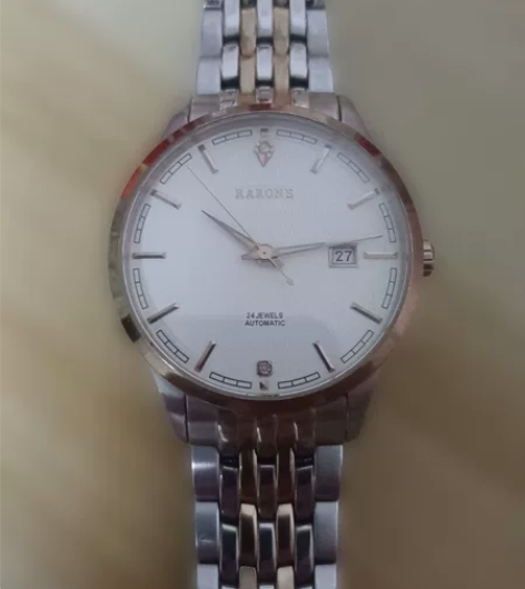 雷诺手表，去年买的，原价3000多，五折出...