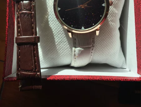 深圳瑞之缘女表，表盒和礼品袋都在，赠送原配...