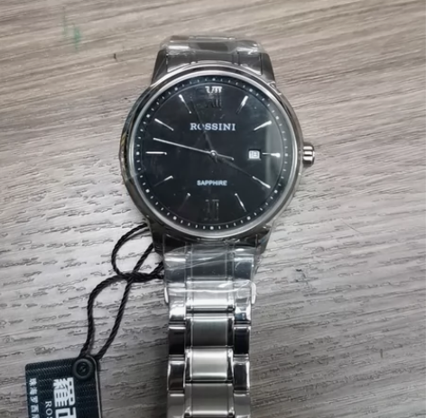 罗西尼，朋友送的，没有带过，表盘也没有拆封...