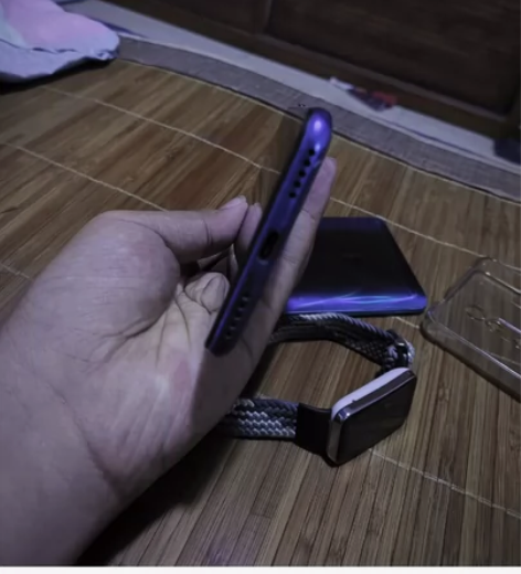 仅此一台低价学生机 手机毛病：屏幕烧屏，后...