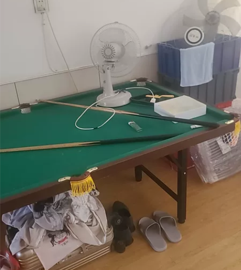 刚买几天的台球按99新,原价900威海自提...