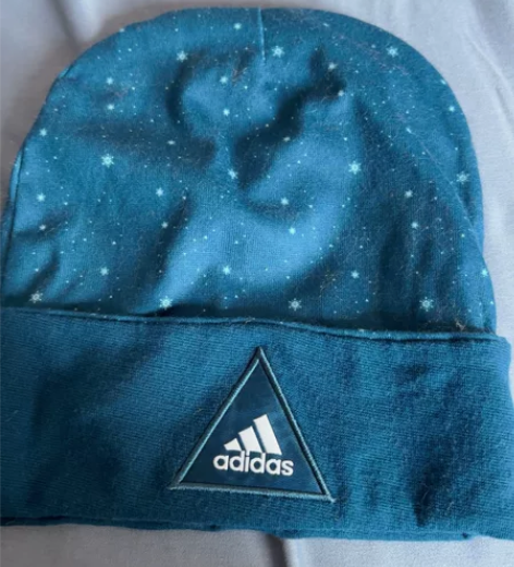 阿迪达斯帽子正品 有轻微使用痕迹，无破损?...