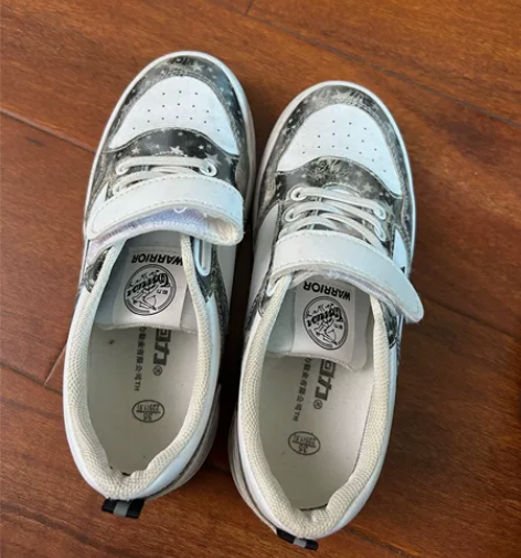 35de回力板鞋买的一百多25出 感兴趣的...