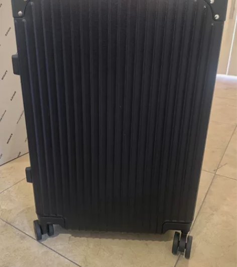 行李箱:nautica行李箱 买车送的全新...