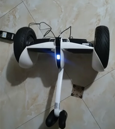 迷你版的九号平衡车，九成新 感兴趣的话点“...