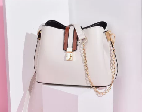 甩卖全新韩版斜挎包2024新款袋鼠时尚真皮...