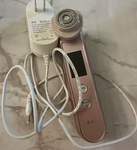 雅萌水光机，拍超过200的闲置送。 不要问...