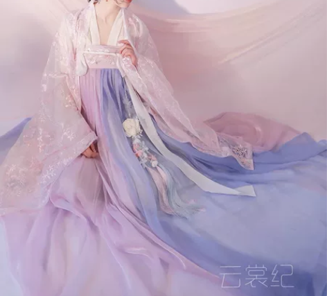 正品东月棠，春樱，整套，紧穿过一次，本人不...