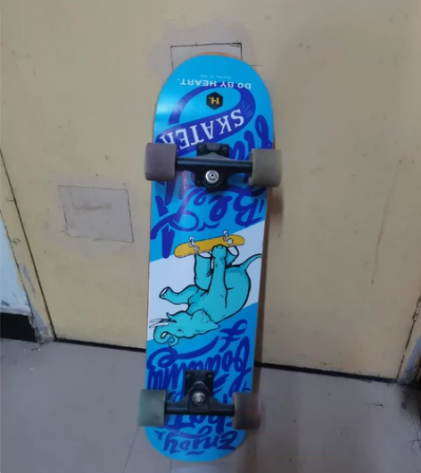 出王一博同款滑板短板加刷街轮子,买了玩过一...