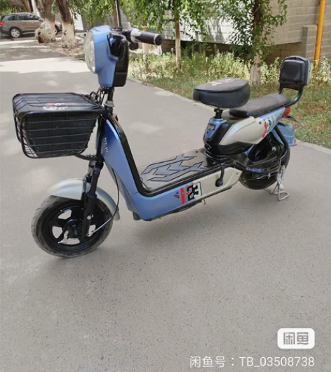 爱玛品牌家用代步电瓶车不到半年。崭新完美没...