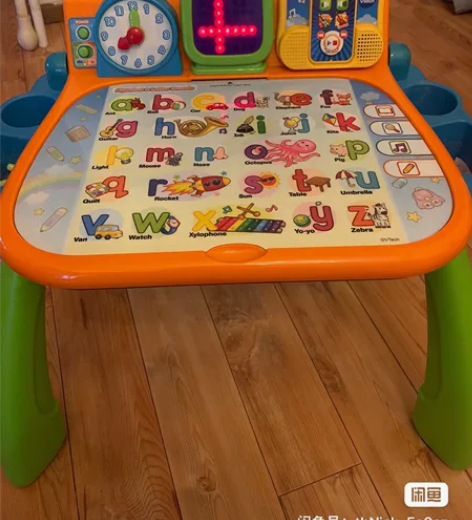 伟易达学习 桌椅一套 按钮都坏了 当简单玩...