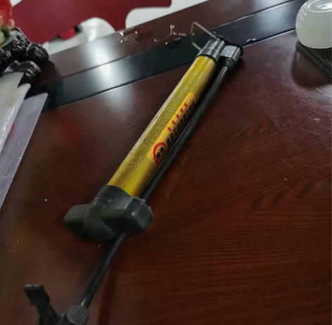 摩托随车工具，小气筒，应急用可好了 感兴趣...