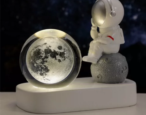 创意宇航员摆件装饰水晶球小夜灯生日礼物送男...