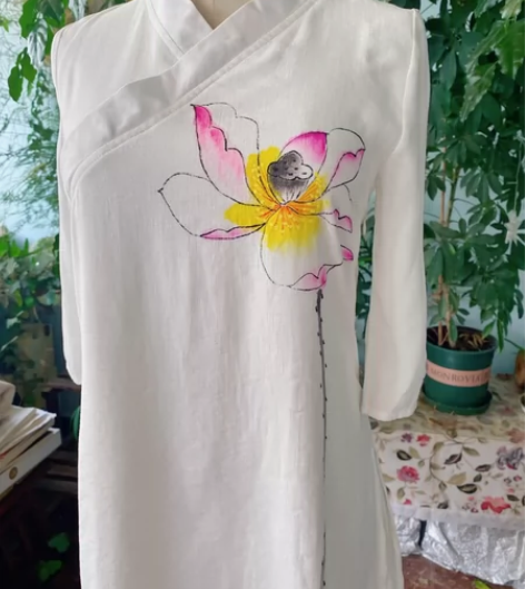 手绘中长款上衣+浅紫色外套两件，实体店购入...