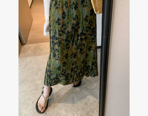 爱情魔鬼鱼 墨绿色松紧腰印花半身裙女202...