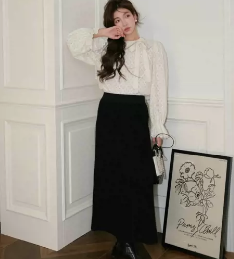 针织一步裙均码,穿的次数不多,后面有一个小...