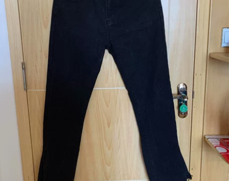 一条微喇叭黑色牛仔裤 M码 很新的 便宜处理