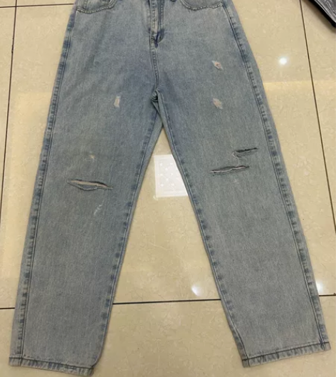 全新!男士阔腿直筒版型破洞牛仔裤! 面料柔...