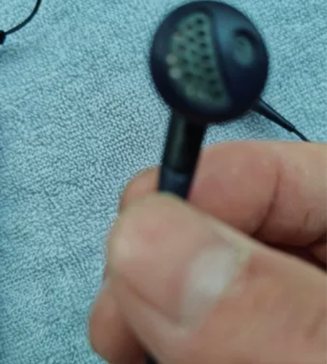 全新飞利浦耳机。音质不错，懂货的来，包邮顺...