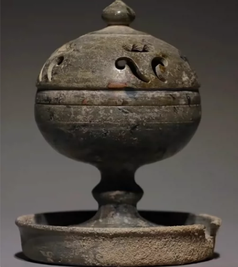 唐代 豹斑玉香炉高 15.5cm直径 12...