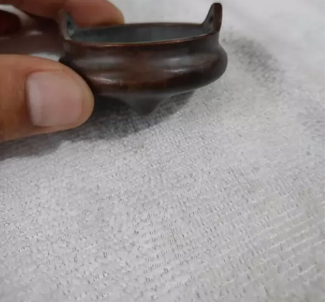 乡下淘来三足双耳小香炉，下有乾隆款 ，可以...