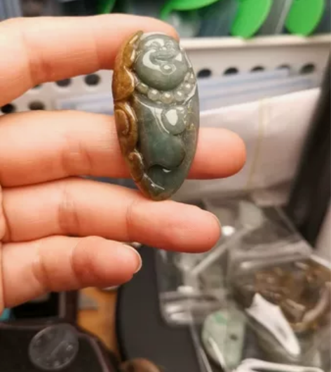 翡翠逍遥佛 料子润泽立体雕刻厚装饱满一图一...