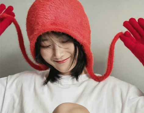 可爱系绳毛绒护耳帽秋冬季红色防寒保暖针织毛...