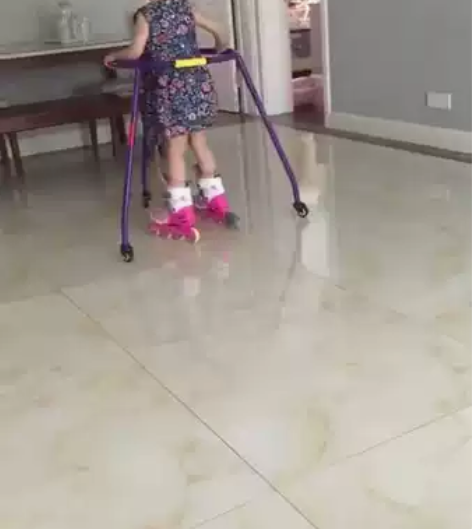 轮滑助学器轮滑防摔器护具学轮滑培训器材 产...