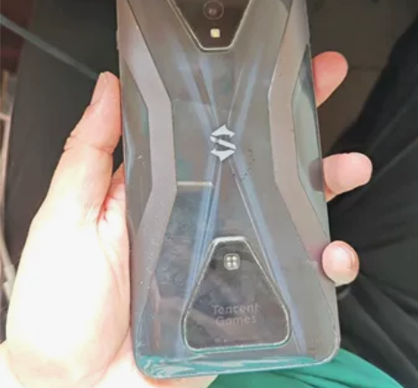 黑鲨3 手机之前正常开机使用的，好好的不开...