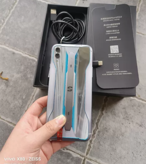 黑鲨2pro游戏手机，功能一切正常。外观成...