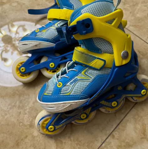 迪卡侬九成新轮滑鞋 尺码：2833码 可调...