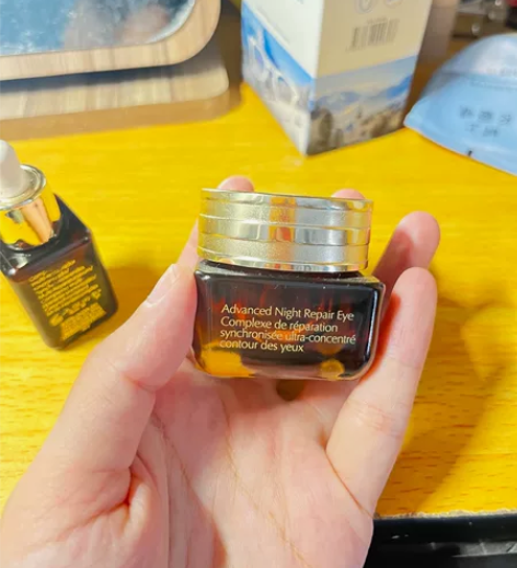 雅诗兰黛眼霜，官网购入，喜欢的可入，余量仅...