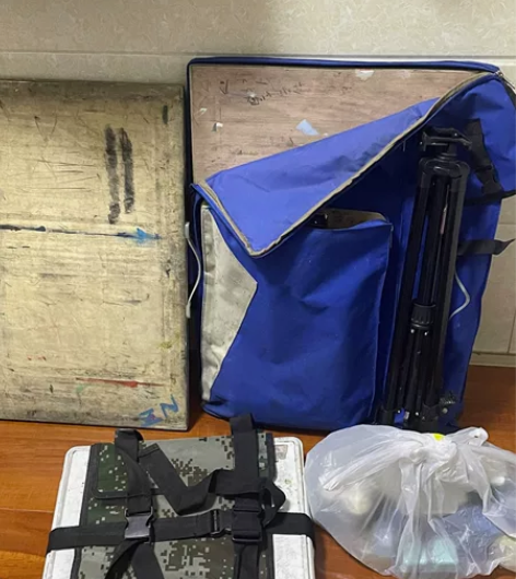 闲置二套画架画板，小孩长大了用不上了，带背...