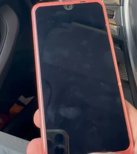 夏普R2。 64 G内存， 功能一切正常成...