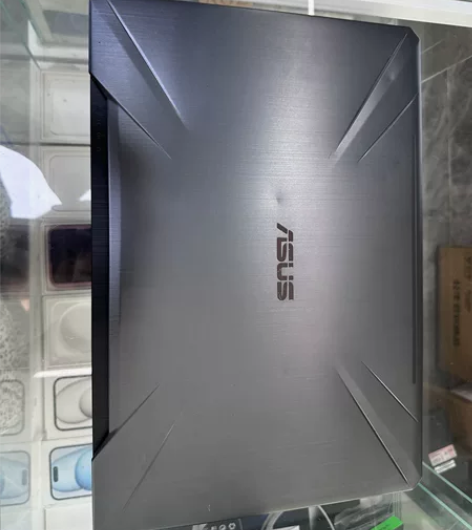 华硕飞行堡垒成色如图  i7 8750H处...