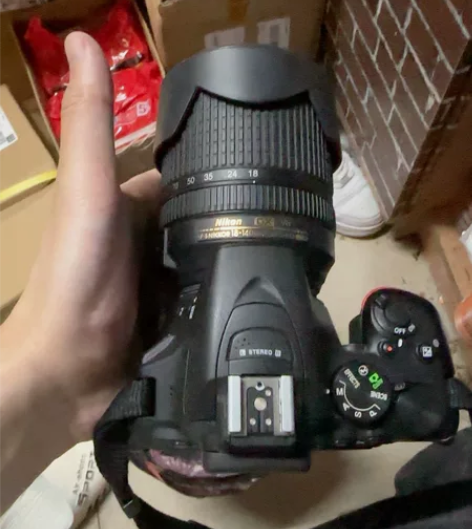 尼康D5600搭配镜头尼康AF-S18-1...