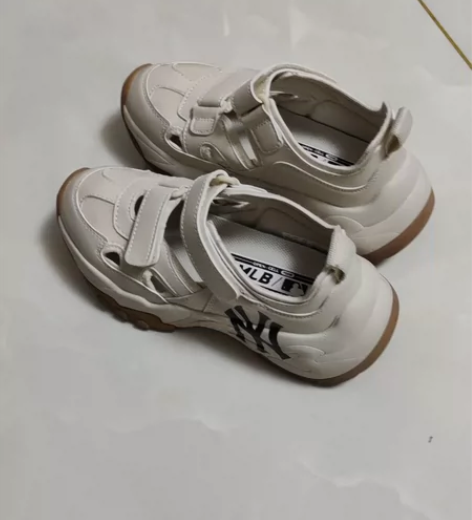 运动鞋，36码，微店购买，正常码，就穿过两...