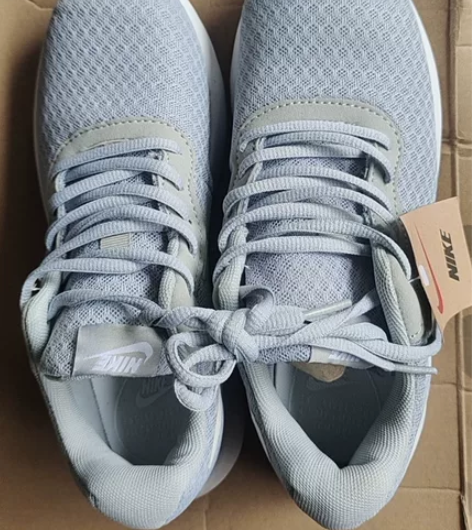 全新nike女鞋子跑步鞋 38码 请看看价...