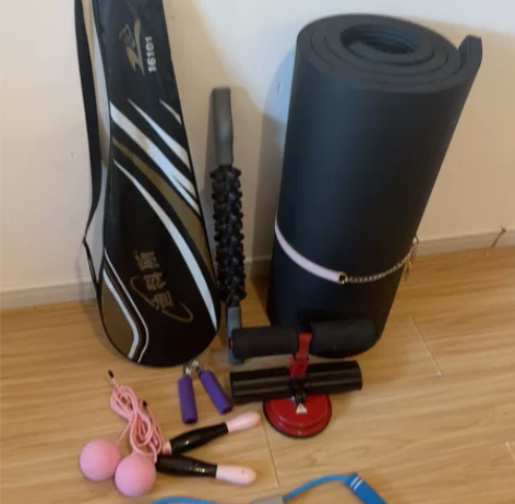 因搬家带不走,出健身套装,羽毛球拍,跳绳,...