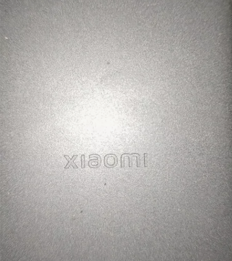 小米充电宝，侧面壳掉了用了一年多了，不想用...