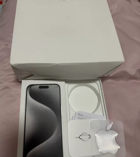 苹果15pro 白色  原装盒 取卡针 说...