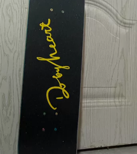 出闲置滑板,买来没怎么滑过,现在准备离开深...