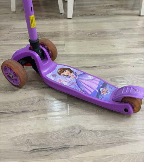 迪士尼滑板车，八成新，大连自提 感兴趣的话...