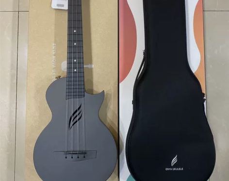 恩雅Nova U尤克里里 几乎全新 买回来...