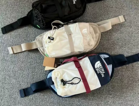 TNF北面户外防渐水腰包大容量胸包 可放水...