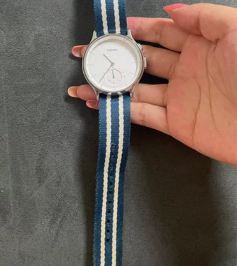 正品魅族智能石英手表，走时正常，成色不错，...