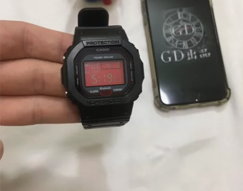 卡西欧血鹤5600手表，吊牌盒子都在，基本...