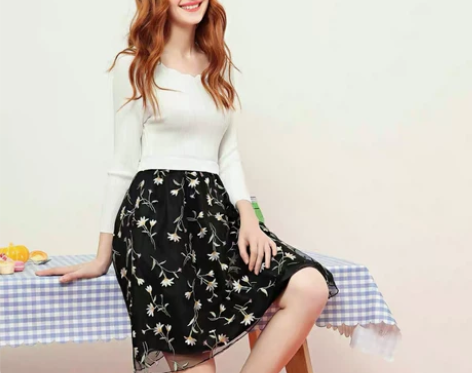 全新拉夏贝尔一字领针织连衣裙女新款收腰假两...