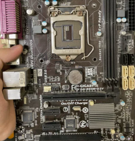 技嘉B85M-D3V主板,主机里面拆下来的...